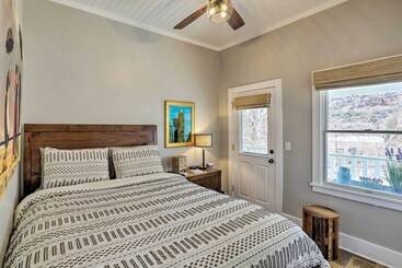 بيت ريفى Charming Home W/ Balcony   Walk To Main Street!