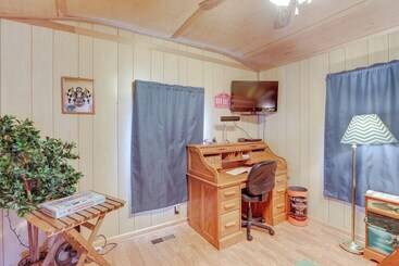 茅舍 Tumbling Shoals Home W/ Private Yard + Grill!