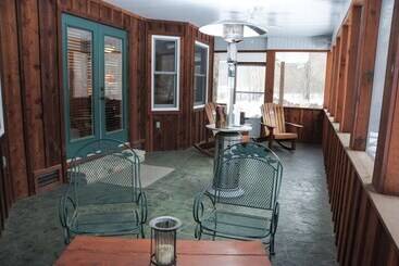 بيت ريفى Troutfest  Riverfront Norfork Home, Great Fishing
