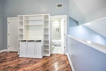 کلبه Well Appointed Houston Home: 1 Mile To Midtown!
