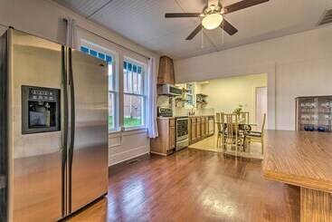 茅舍 1 Mi To Bathhouse Row: Bright Hot Springs Home!