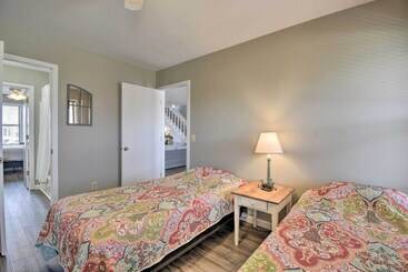 コテージ Steps To Sunset Beach: Canal Front Home W/ Dock!