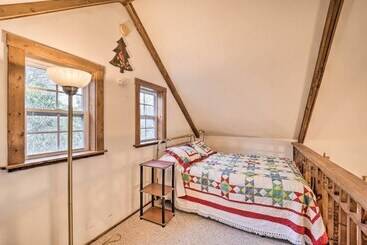 コテージ High Country Newland Cabin W/ Deck + Fire Pit!