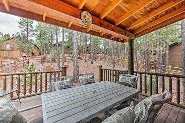 کلبه Quaint Show Low Cabin With Deck & Fireplace!