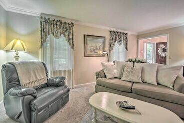 کلبه Whitetail Ridge New Cumberland Home With Yard!