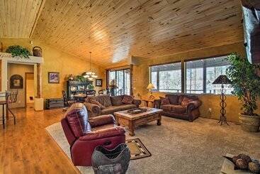 کلبه Wooded Show Low Home Near Fool Hollow Lake!