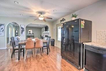 별장 Charming Clovis Home W/ Covered Patio!