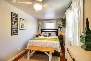 بيت ريفى Charming Mountain Home Retreat: Walk To Marina!