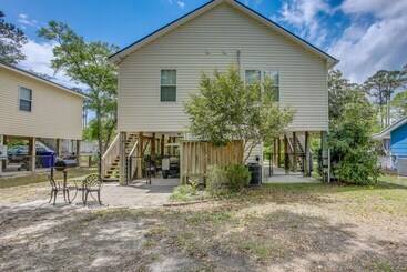 コテージ Charming Oak Island Home 1 Mi To Beach!
