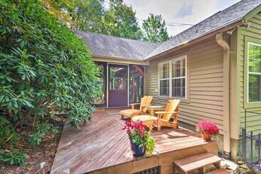 بيت ريفى Screened Porch + 3 Decks: Beech Mountain Cabin