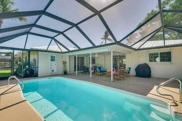 بيت ريفى Cape Coral Escape: Near Dtwn W/ Private Pool!