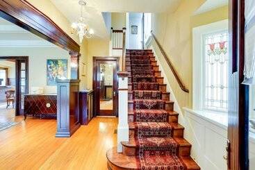 کلبه Charming Mpls Home W/ Patio   Walk To Uptown!