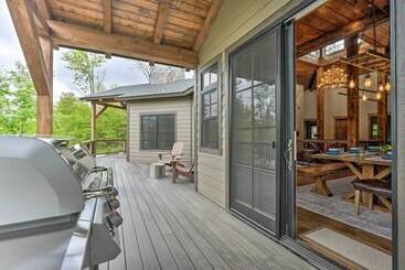 קוטג'' Elegant Mtn Chalet W/ Deck: 1 Mi To Mt Snow!