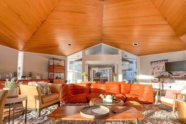 קוטג'' Pristine West Dover Home W/ Deck & Mountain Views!