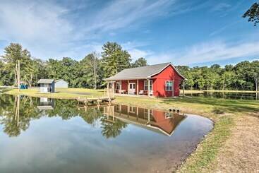15 Mi To Camelback Mtn: Waterfront Cottage!