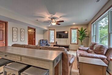茅舍 Ideally Located Home W/ Private Dock In Camdenton!