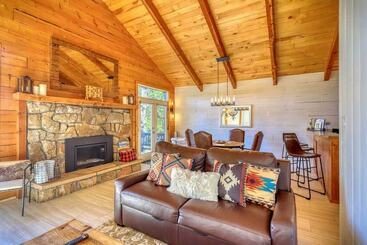Сельский дом Pagosa Lakefront Home W/ Hot Tub, A/c, & Canoe!