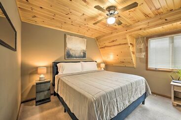 별장 Rock River Waterfront Cabin: Dock & Game Room!