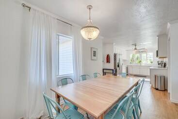 بيت ريفى Riverfront Home W/ Boat Dock & Kayaks!