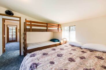 کلبه Conconully Cabin On 42 Private Acres Near Hiking!