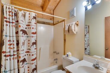 茅舍 Gatlinburg Cabin W/ Hot Tub ~ 6 Mi To Downtown!