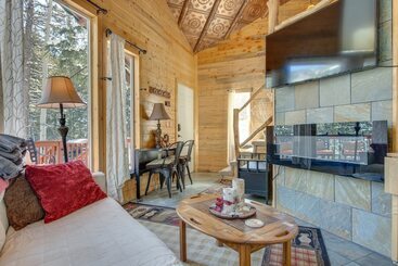 Сельский дом Idaho Springs Cabin W/ Hot Tub On Half Acre!