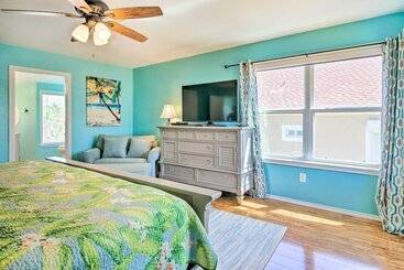 Сельский дом Sunny South Padre Home   Steps To The Beach!