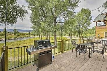 Сельский дом Fish, Hike & Ski: Riverfront Granby Cabin!