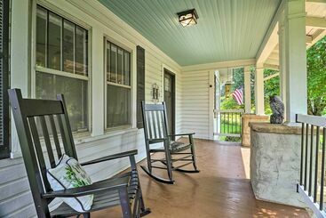 コテージ Cozy Home W/ Views < 1 Mi To Lake Junaluska!