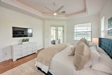 بيت ريفى On Canal: Luxe Cape Coral Oasis W/ Pool & Lanai!