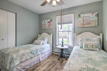 별장 Ocean View Escape W/ Sunroom + Water Access!