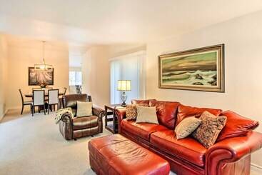 کلبه Quiet Lakefront Olympia Home W/ Dock On Half Acre
