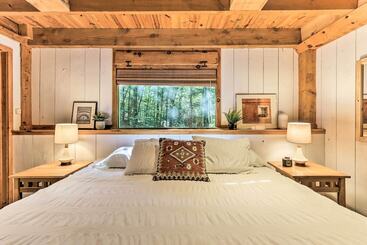 茅舍 Rustic Chic Home W/ Decks: Pool + Lake Access
