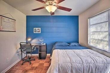 コテージ Sunny Gainesville Home: Fenced Yard, Fire Pit