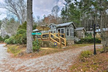 コテージ The Cubs Den  Woodsy Highlands Home: Hike & Ski!