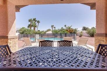 کلبه Updated Las Vegas House: Patio & Solar Heated Pool