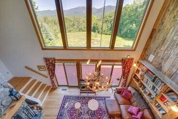 Сельский дом Architect Designed Franconia Home: Hot Tub & Views