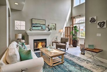 بيت ريفى Oceanside Home W/ Rooftop Patio, Walk To Beach!