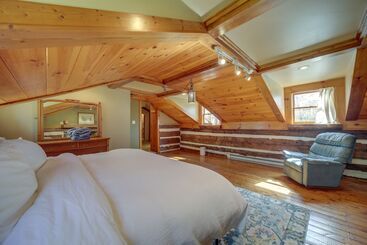 קוטג'' Restored Candler Log Cabin W/ Private Office!