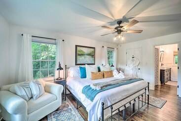 קוטג'' Riverfront Sugar Grove Home: Hot Tub & Views!