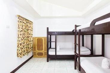 تختخواب و صبحانه Homestay De Bai