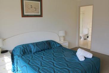 هتل Grangewood Court Apartments
