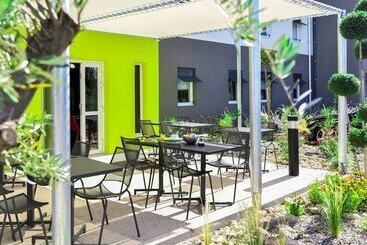 Отель Ibis Budget Porte De Camargue