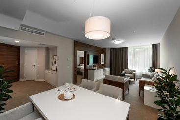 هتل Parklane Resort And Spa