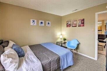 茅舍 Lafayette House   7 Mi. To Purdue & Downtown!