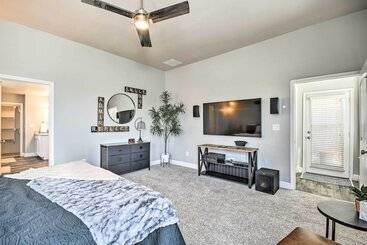 کلبه Modern Amarillo House W/ Fire Pit + Hot Tub!