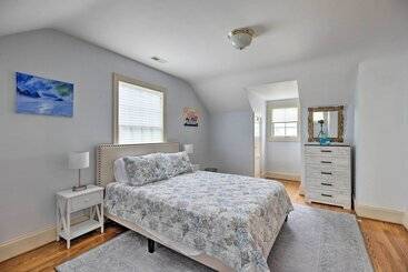 بيت ريفى Beachfront Urbanna Home W/ Gas Grill & Deck!