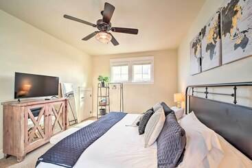 קוטג'' Carlton Landing Home: Walk To Lake & Parks!
