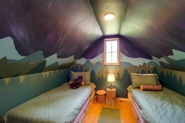 קוטג'' Hilltop Hideaway  Cabin W/ Porch + Fire Pit!