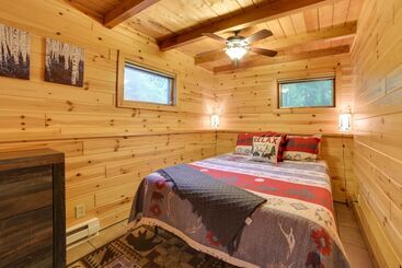 קוטג'' Michigan Cabin Hideaway W/ Lake & Trail Access!
